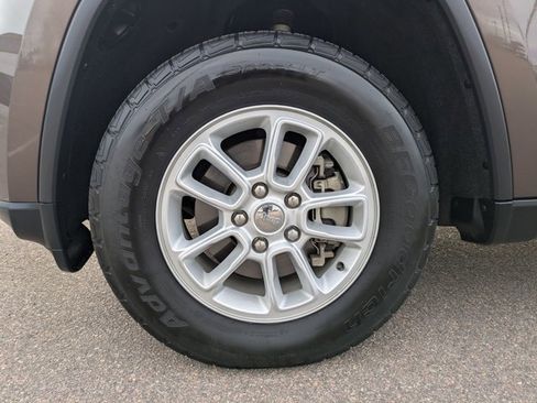 Used 2018 Jeep Grand Cherokee Laredo AWD/4WD image 24