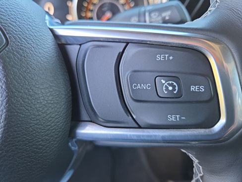 Used 2021 Jeep Gladiator Overland w/ Cold Weather Group AWD/4WD image 28
