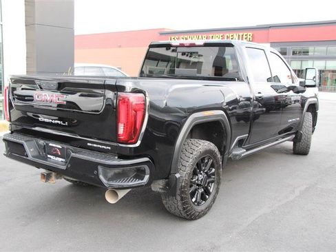 Used 2022 GMC Sierra 2500 Denali w/ Denali Black Diamond Edition AWD/4WD image 9