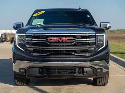 Used 2022 GMC Sierra 1500 SLT image 2