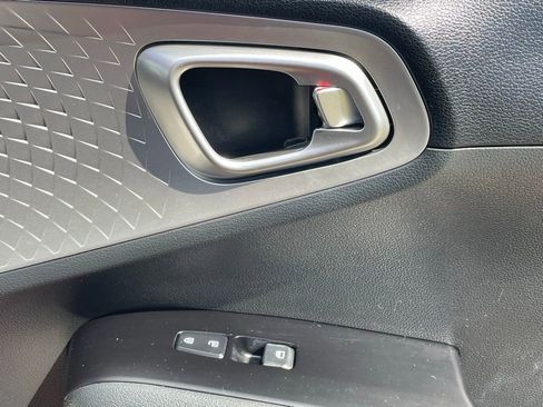 Certified 2023 Kia Soul LX w/ LX Technology Package FWD image 13