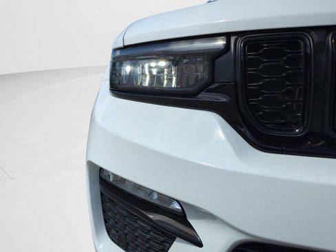 Used 2023 Jeep Grand Cherokee Limited w/ Luxury Tech Group II RWD image 10