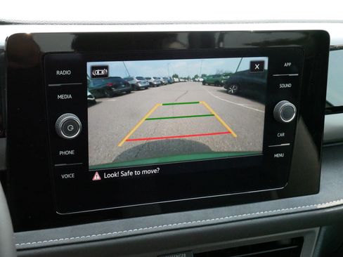 Certified 2025 Volkswagen Taos SE AWD/4WD image 30