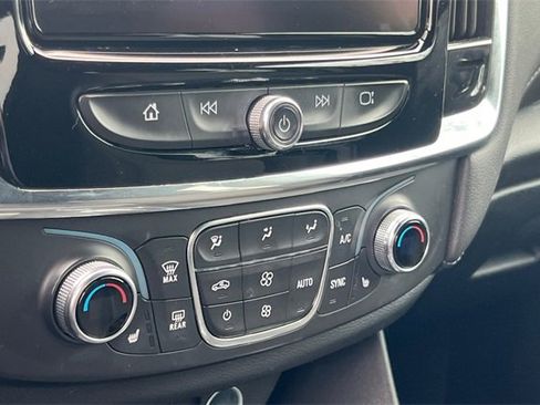 Used 2023 Chevrolet Traverse LT image 27