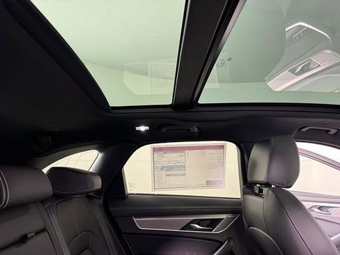 Used 2025 Jaguar F-PACE R-Dynamic S image 31