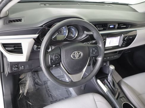 Used 2016 Toyota Corolla LE FWD image 9