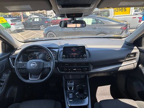 Used 2025 Nissan Rogue SV FWD image 35
