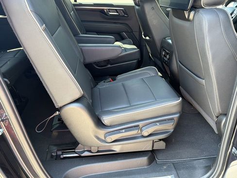 Used 2025 Chevrolet Suburban Premier AWD/4WD image 16
