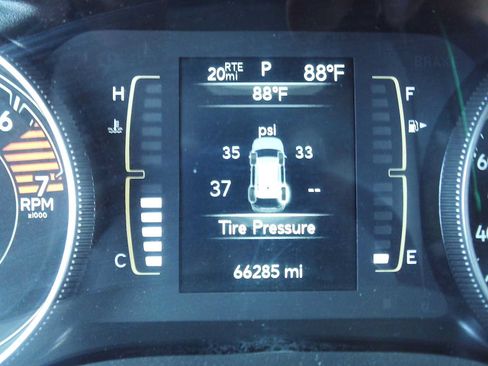 Used 2020 Jeep Cherokee Latitude FWD image 9