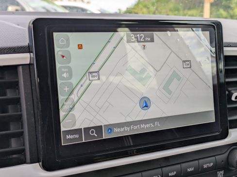 Used 2023 Hyundai Venue Limited image 29