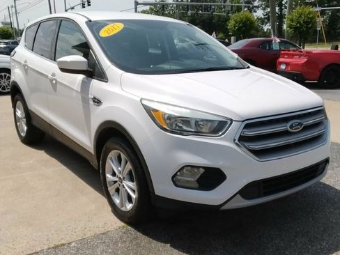 Used 2017 Ford Escape SE w/ SE Cold Weather Package FWD image 5