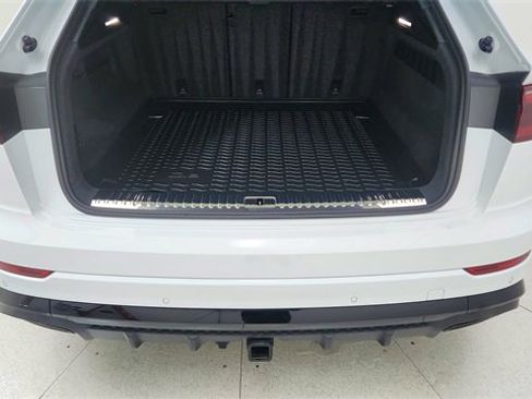 Used 2025 Audi Q8 Prestige w/ Prestige Package image 14