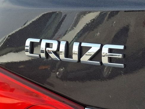 Used 2016 Chevrolet Cruze LT w/ Technology Package image 21