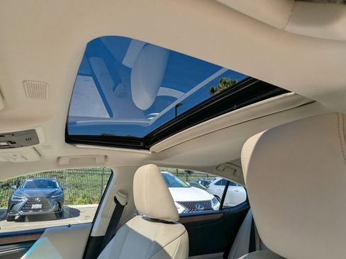 Certified 2024 Lexus ES 300h w/ Premium Package image 15