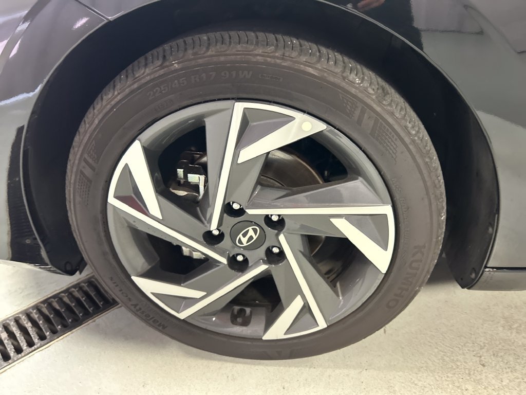 Used 2025 Hyundai Elantra Sport FWD image 9