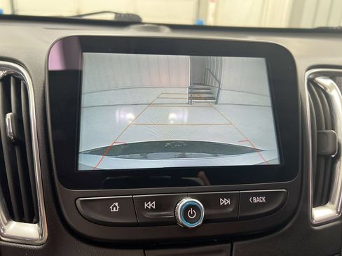 Used 2018 Chevrolet Malibu LT FWD image 15