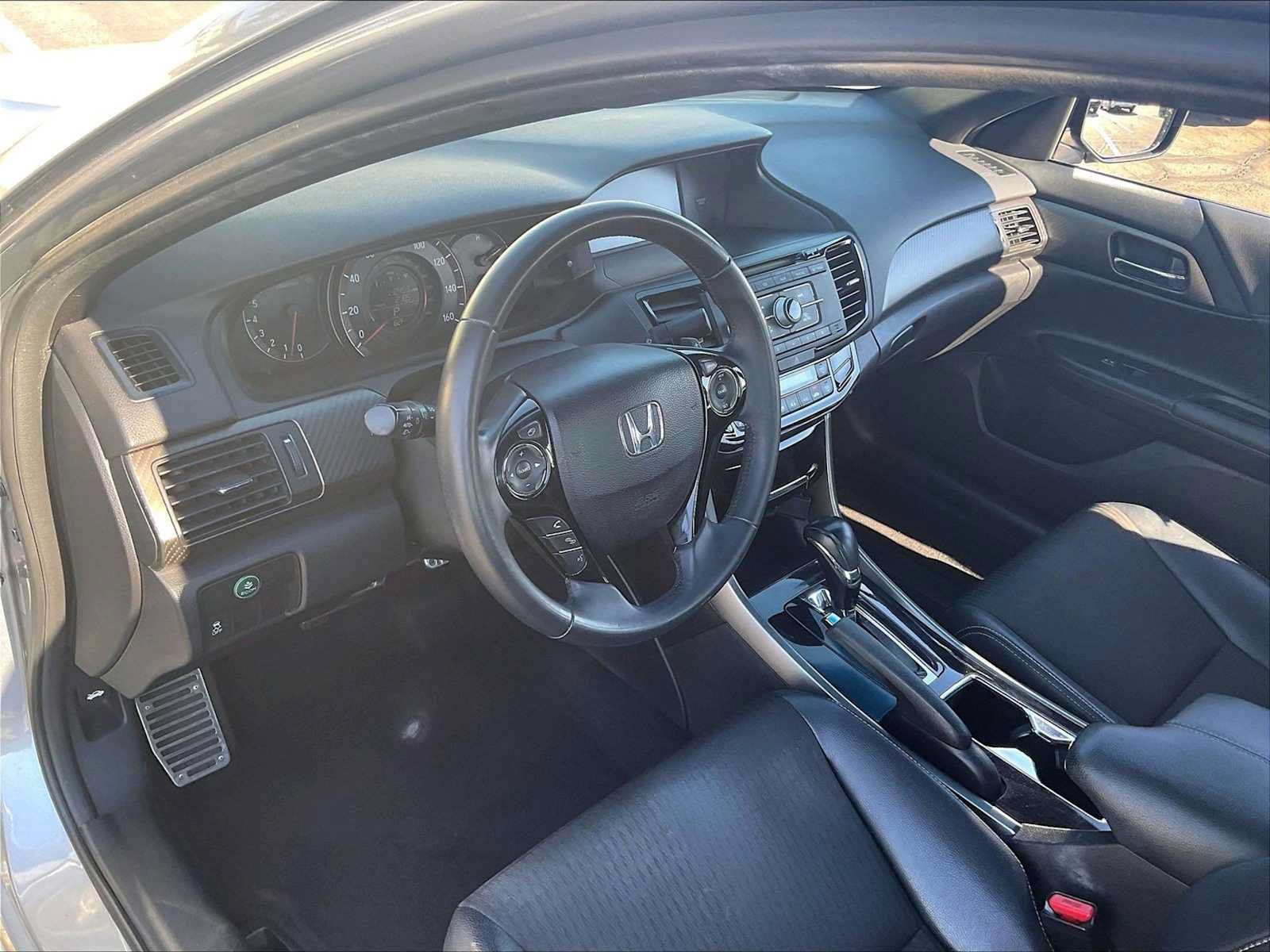 Used 2017 Honda Accord Sport image 15