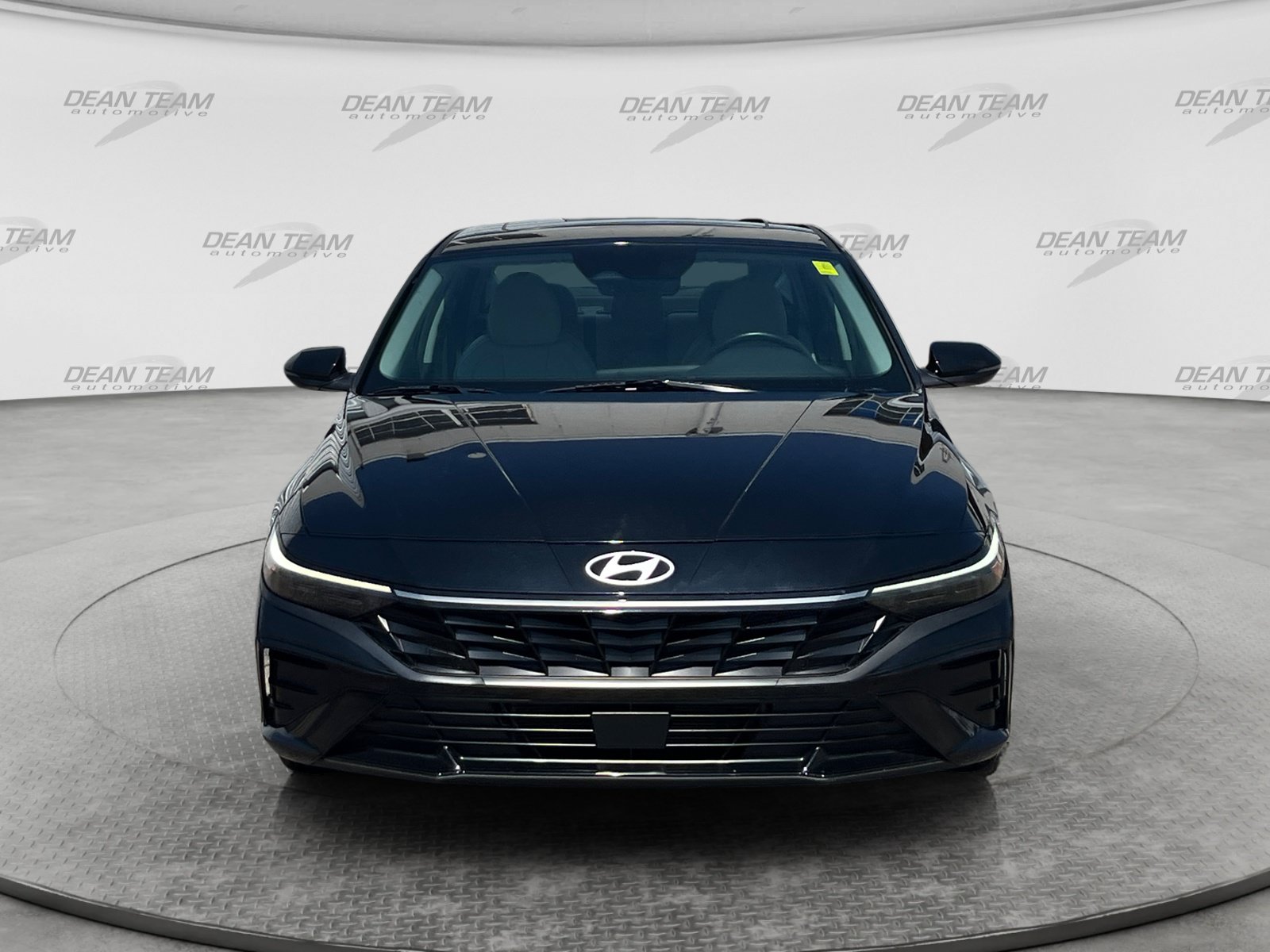 Used 2025 Hyundai Elantra Limited FWD image 2