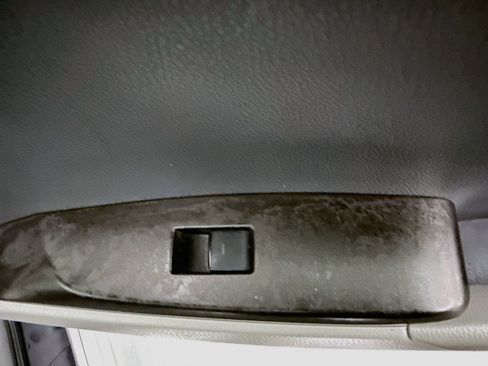 Used 2021 Toyota Camry LE FWD image 30