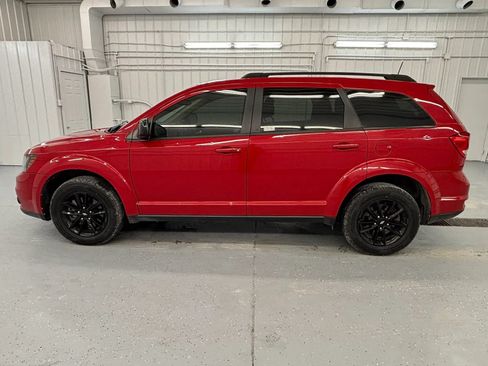 Used 2019 Dodge Journey SE w/ Connectivity Group AWD/4WD image 2