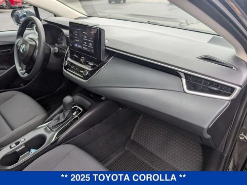 Used 2025 Toyota Corolla LE w/ LE Premium Package FWD image 35