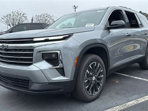 New 2026 Chevrolet Traverse LT w/ Sun and Wheel Package image 3