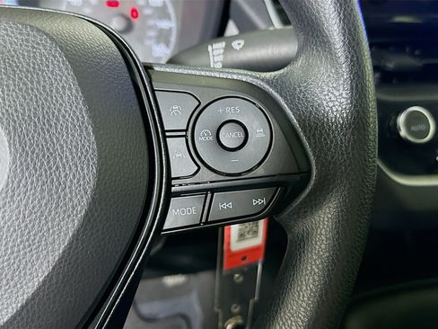 Used 2025 Toyota Corolla LE FWD image 17