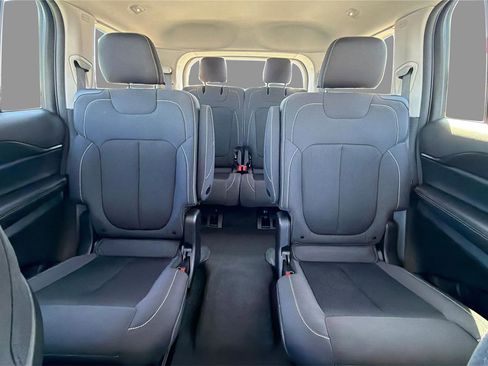 Used 2023 Jeep Grand Cherokee L Laredo image 14