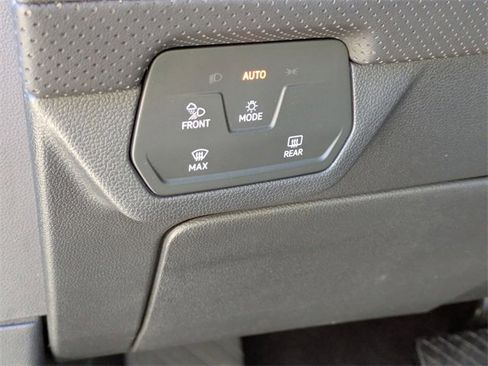 Used 2024 Volkswagen Atlas SE image 18