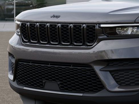 New 2025 Jeep Grand Cherokee Altitude image 11