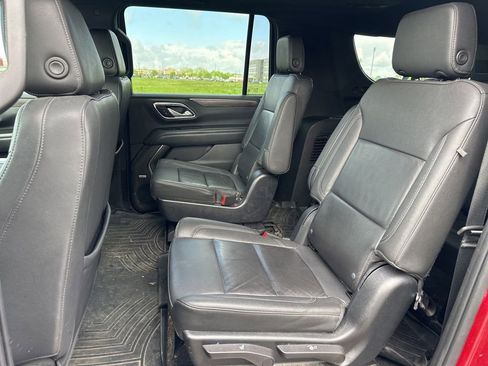 Used 2022 Chevrolet Suburban Z71 w/ Luxury Package AWD/4WD image 15