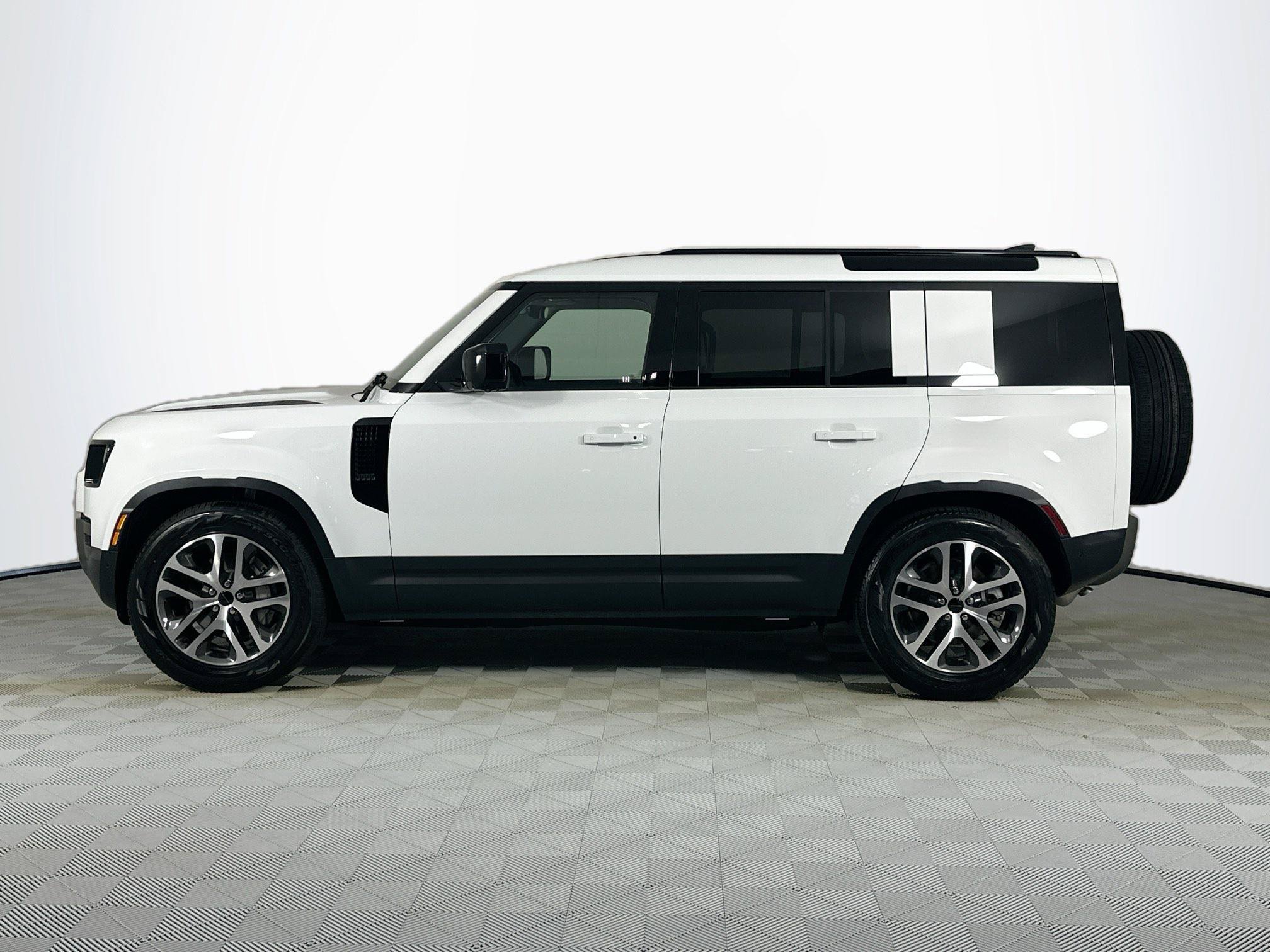 Certified 2026 Land Rover Defender 110 S AWD/4WD image 8