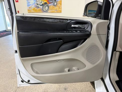 Used 2015 Dodge Grand Caravan SE w/ Quick Order Package 29E SE FWD image 17