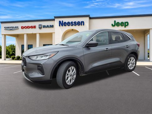 Used 2024 Ford Escape Active FWD image 3