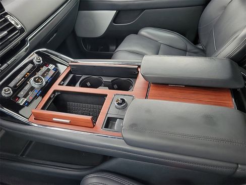 Used 2024 Lincoln Navigator Reserve image 25