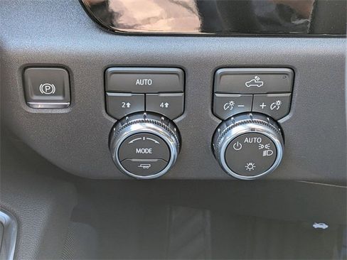 New 2026 GMC Sierra 1500 SLE w/ Preferred Package image 17