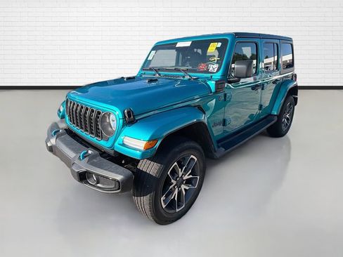 Used 2024 Jeep Wrangler Unlimited w/ Convenience Group AWD/4WD image 5