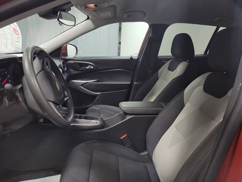 Used 2024 Chevrolet Trax LS w/ LS Convenience Package FWD image 12