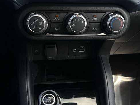 Used 2025 Nissan Versa SV FWD image 21