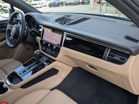 Certified 2026 Porsche Macan AWD/4WD image 26