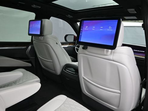 Used 2025 Cadillac Escalade ESV Sport Platinum w/ LPO, Floor Liner Package AWD/4WD image 41