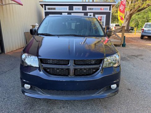 Used 2012 Dodge Grand Caravan SE image 3