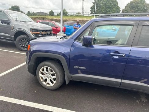 Used 2017 Jeep Renegade Latitude w/ Advanced Technology Group AWD/4WD image 26