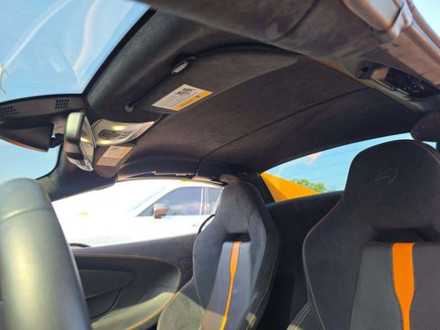 Used 2019 McLaren 570S Spider image 2