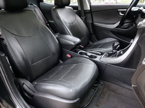 Used 2016 Hyundai Elantra Limited w/ Option Group 04 FWD image 8