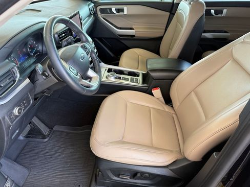 Certified 2020 Ford Explorer XLT w/ Equipment Group 202A RWD image 5