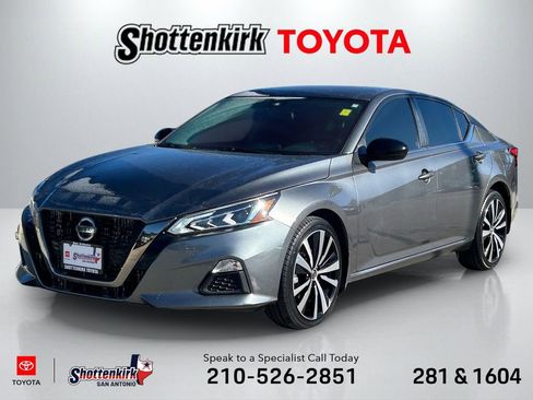 Used 2022 Nissan Altima 2.5 SR image 1
