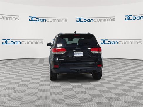 Used 2017 Jeep Grand Cherokee Laredo w/ Quick Order Package 23E image 8