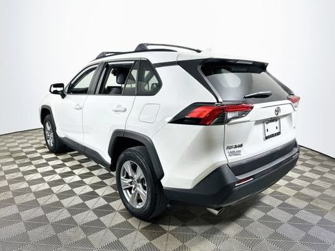 Used 2022 Toyota RAV4 XLE w/ Convenience Package FWD image 5