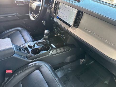 Used 2025 Ford Bronco Outer Banks image 18